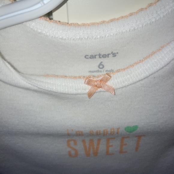 5/$20 Baby girl Carter's onesie heart 6 months - Picture 9 of 11
